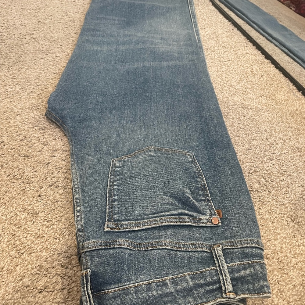 Judy Blue Classic Indigo ridge wide crop Jeans - Picture 3 of 4